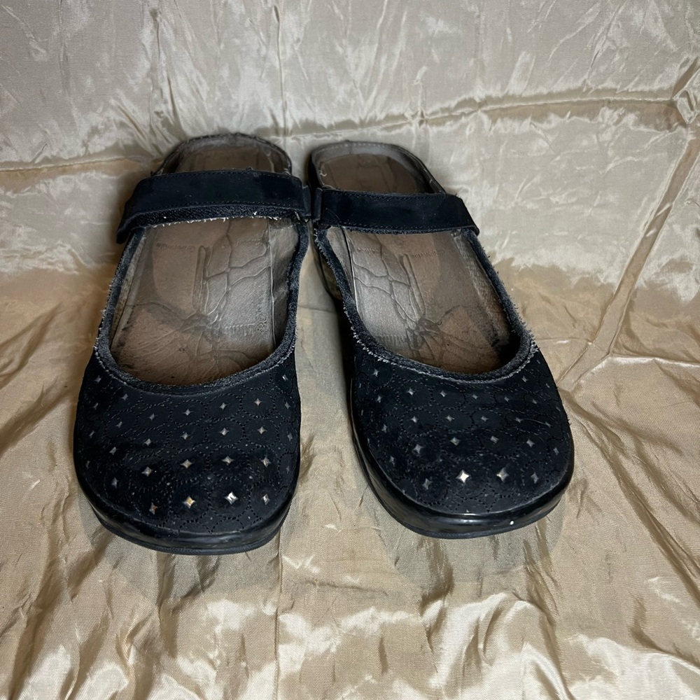 J-41 Black Mary Jane Shoes size 11